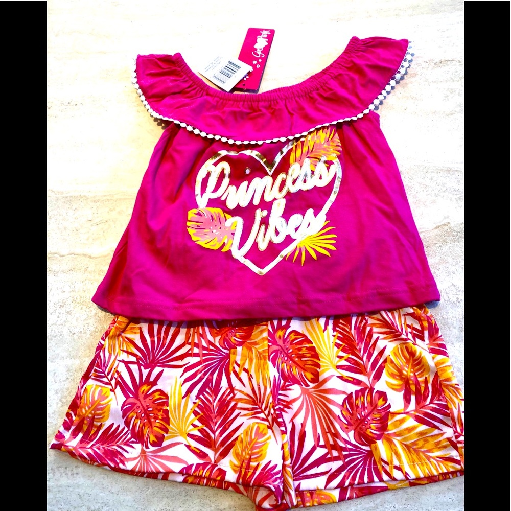 NWT Toddler  short set
